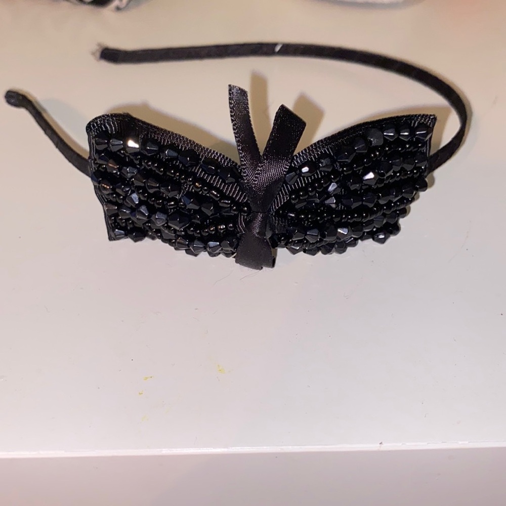 Black headband with bow